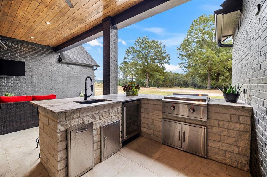 Exterior details and patio area of a home in , Hallsville (Image 3).