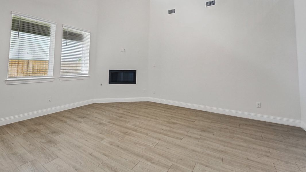 Spacious, unfurnished interior of a new home in Silverado, Aubrey (Image 8).