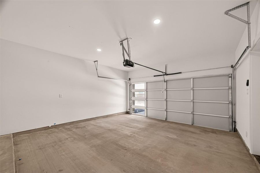 Spacious, unfurnished interior of a new home in , Houston (Image 22).