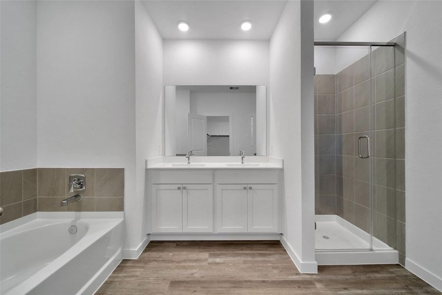 Furnished interior view inside a new home in Silverthorne, Conroe (Image 14).
