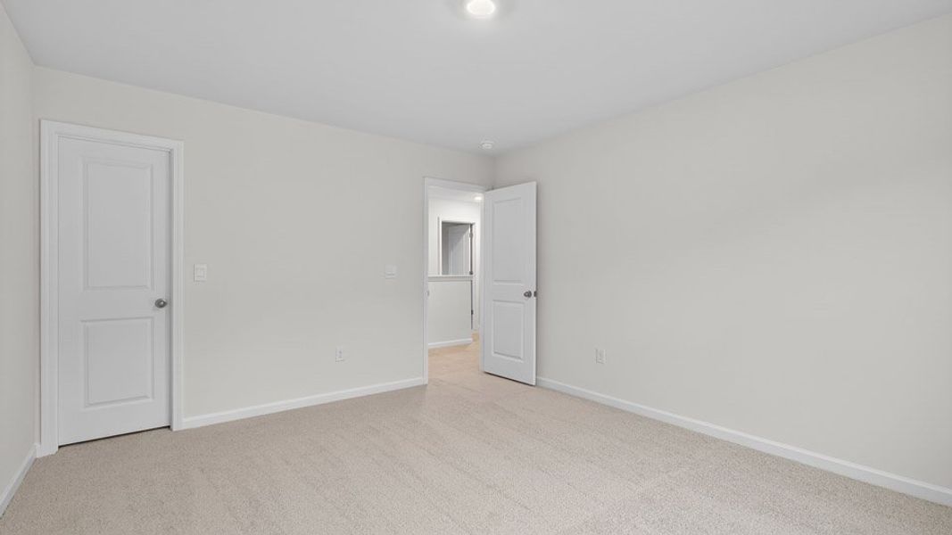 Spacious, unfurnished interior of a new home in Galvins Ridge, Sanford (Image 25).