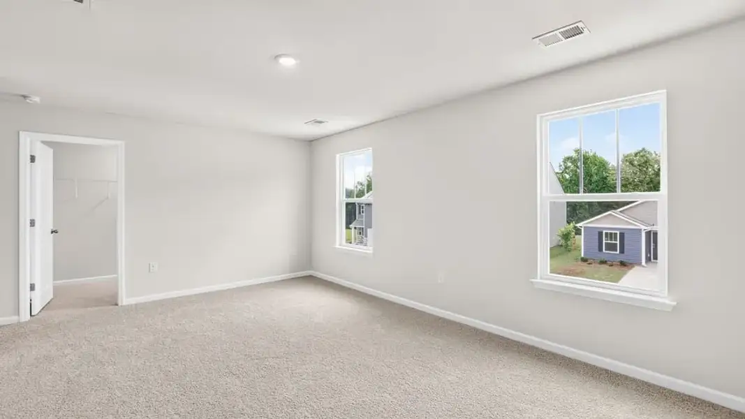 Spacious, unfurnished interior of a new home in Trailside Run, Spartanburg (Image 38).