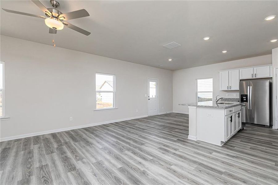 Spacious, unfurnished interior of a new home in Conners Landing at Mirror Lake, Villa Rica (Image 15).