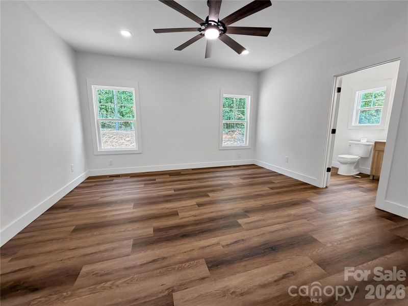 Spacious, unfurnished interior of a new home in , Forest City (Image 18).