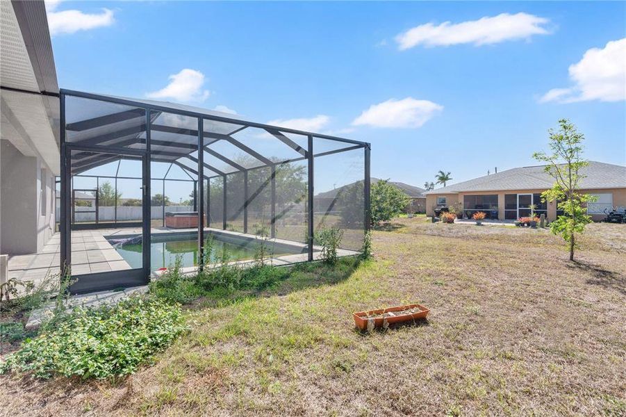 Exterior details and patio area of a home in , Cape Coral (Image 23).