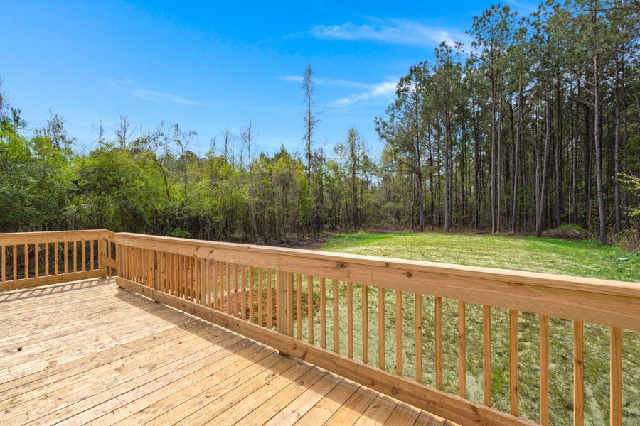 Exterior details and patio area of a home in , Holly Hill (Image 18).