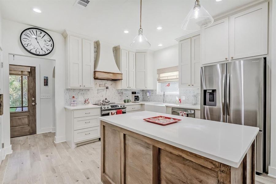 Furnished interior view inside a new home in , Brookeland (Image 32).