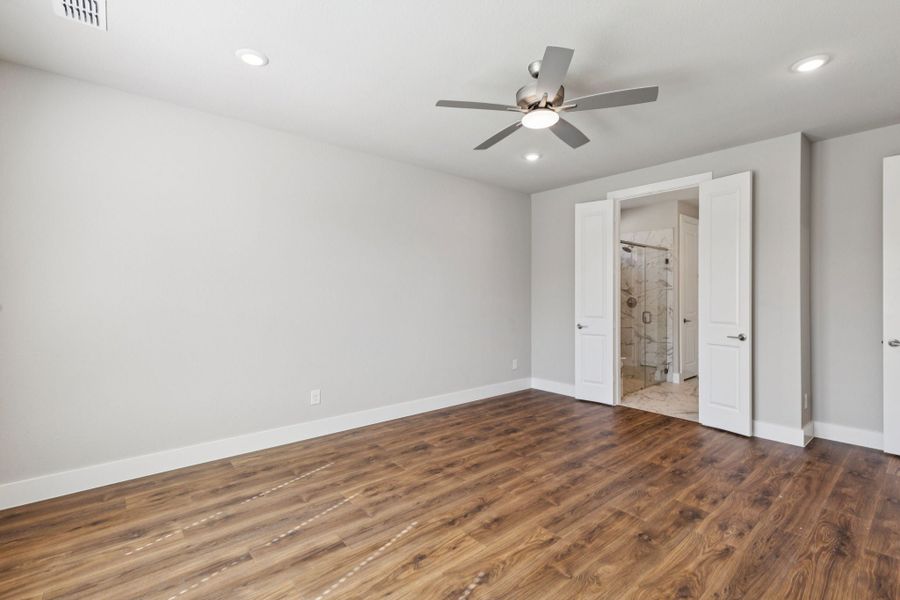 Spacious, unfurnished interior of a new home in Painted Tree Woodland West, McKinney (Image 27).
