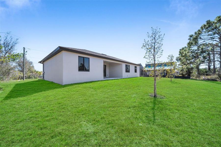 Exterior details and patio area of a home in , Port Charlotte (Image 3).