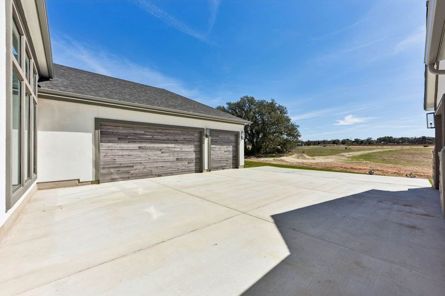 Exterior details and patio area of a home in Feathergrass, Florence (Image 38).
