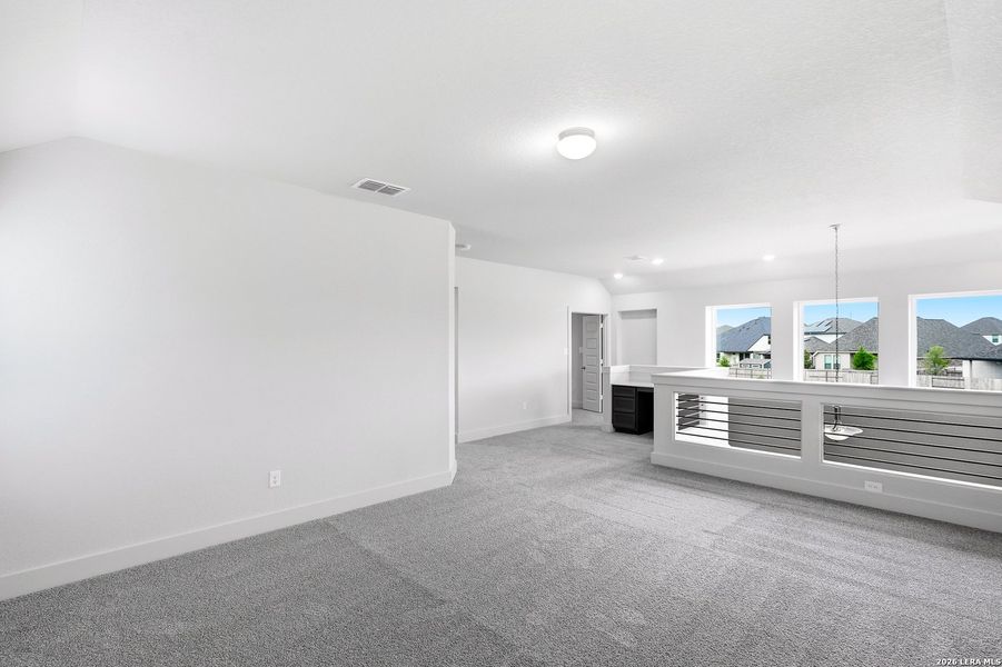 Spacious, unfurnished interior of a new home in Stillwater Ranch, San Antonio (Image 35).