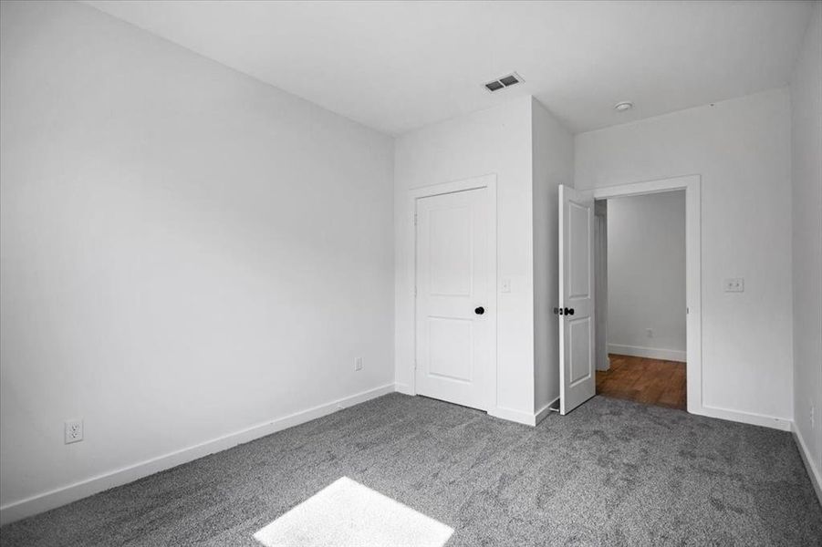 Spacious, unfurnished interior of a new home in , Lindale (Image 24).