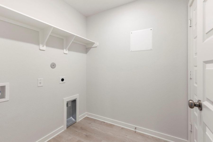 Spacious, unfurnished interior of a new home in , Huntsville (Image 32).