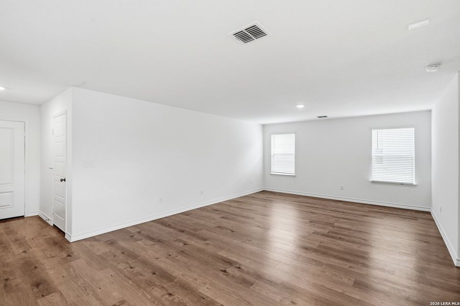 Spacious, unfurnished interior of a new home in Lily Springs, Seguin (Image 11). Spacious, unfurnished interior of a new home in Lily Springs, Seguin (Image 11).
