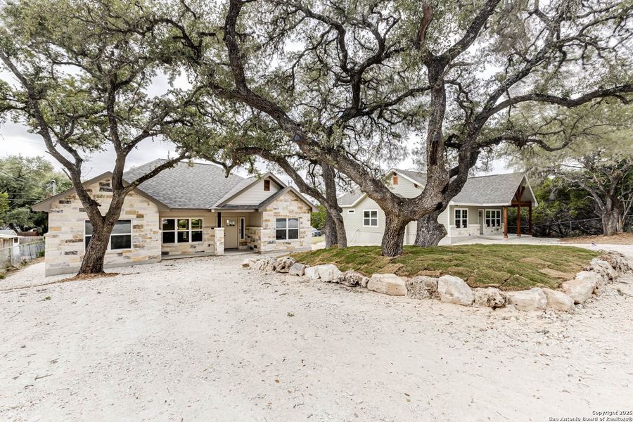 Natural landscape and outdoor views near in Canyon Lake (Image 35). Natural landscape and outdoor views near in Canyon Lake (Image 35).