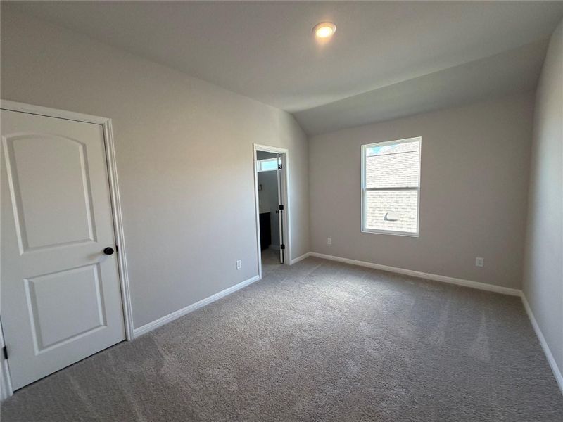 Spacious, unfurnished interior of a new home in Cannon Ranch 40s, Dripping Springs (Image 29).