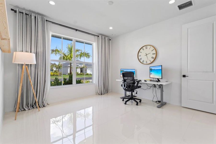 Furnished interior view inside a new home in , Punta Gorda (Image 16).