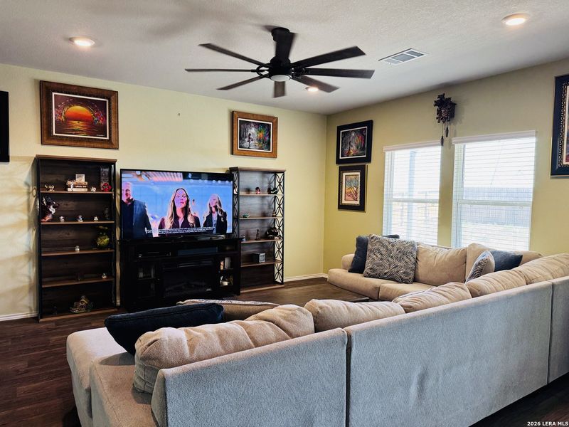 Furnished interior view inside a new home in Winding Creek, New Braunfels (Image 24).