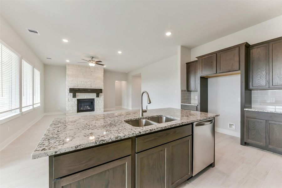 Furnished interior view inside a new home in , Texas City (Image 7).