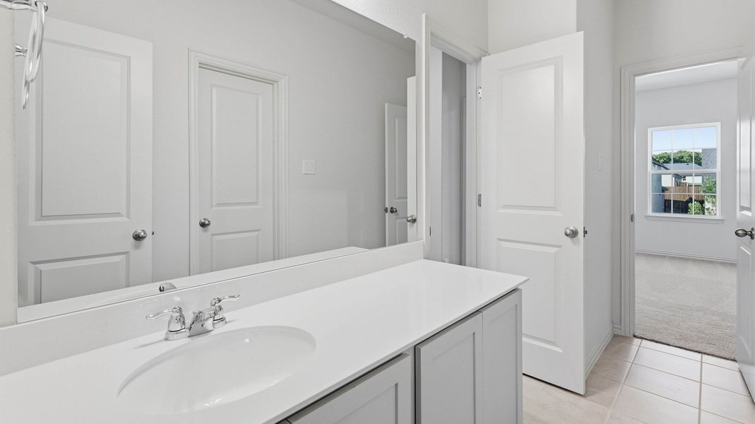 Furnished interior view inside a new home in Green Oaks Preserve, Arlington (Image 38). Furnished interior view inside a new home in Green Oaks Preserve, Arlington (Image 38).