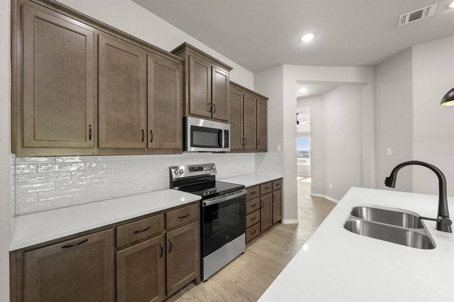 541 Waterford Park- Kitchen-4