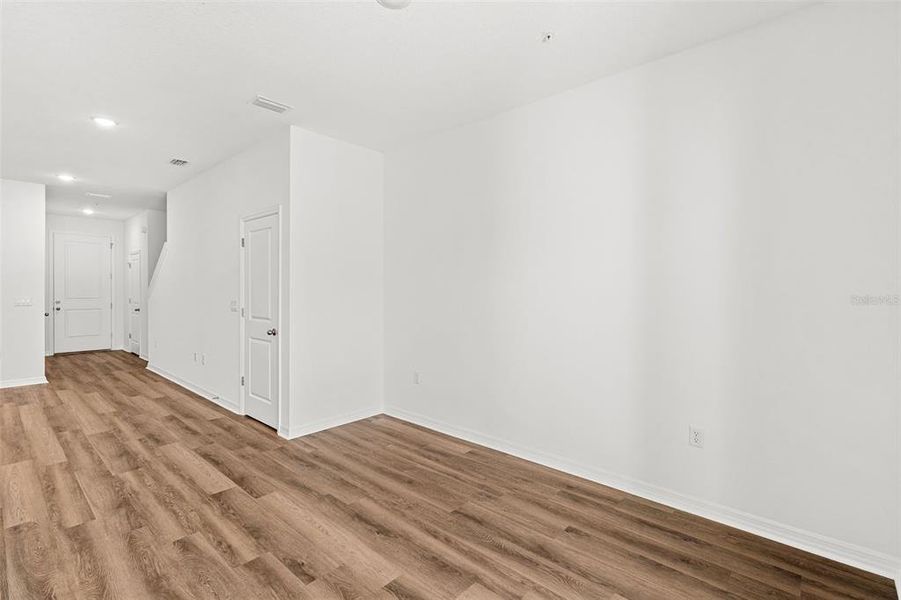 Spacious, unfurnished interior of a new home in Shenandoah Reserve, Orlando (Image 30).