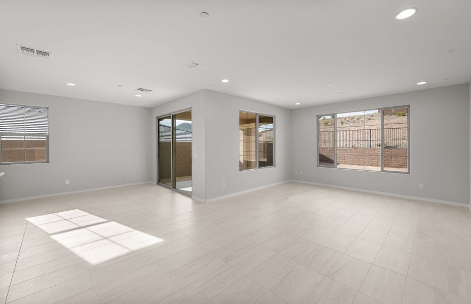 Spacious, unfurnished interior of a new home in Foothills at Northpointe, Peoria (Image 19).