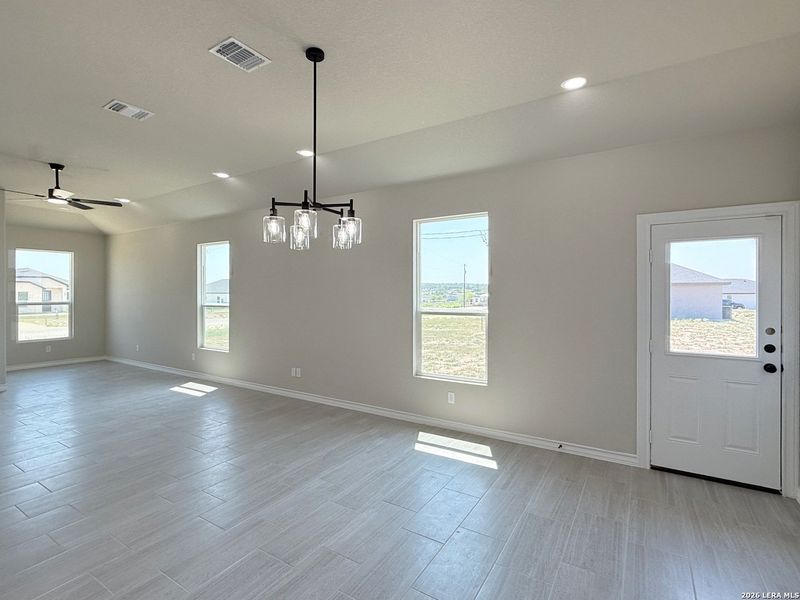 Spacious, unfurnished interior of a new home in , La Vernia (Image 17).