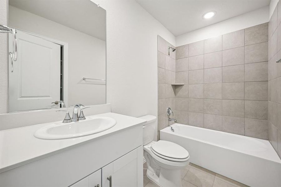 Furnished interior view inside a new home in Westmoor, Sherman (Image 12).