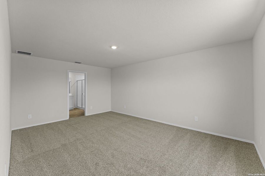 Spacious, unfurnished interior of a new home in Navarro Fields, Seguin (Image 25).