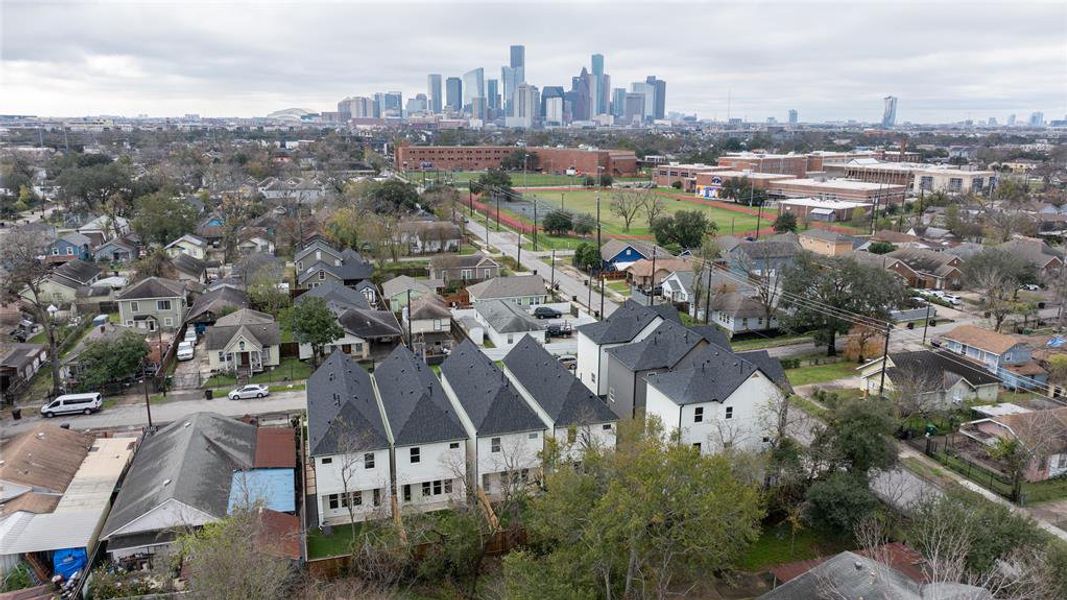 This stunning drone shot captures the proximity to Downtown Houston, just a short reach away. The Heights is only 5-7 minutes away, and with easy access to every major highway, you're perfectly positioned to explore all that the city has to offer.