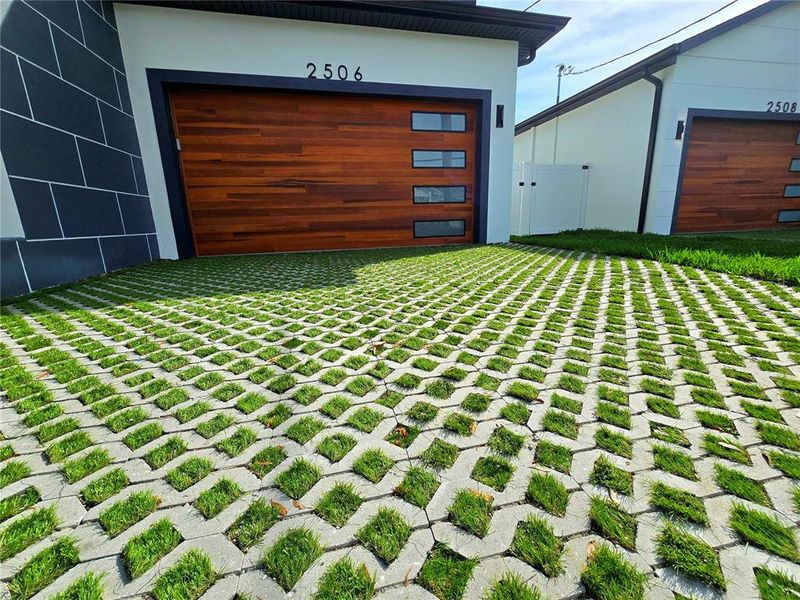 Exterior details and patio area of a home in , Tampa (Image 24).