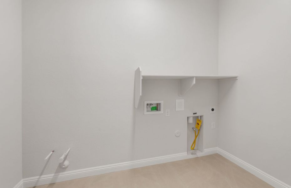 Spacious, unfurnished interior of a new home in Artisan at Asante, Surprise (Image 22).