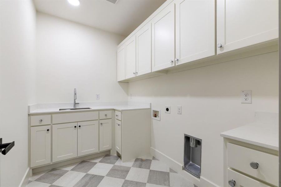 Furnished interior view inside a new home in , Dallas (Image 16).