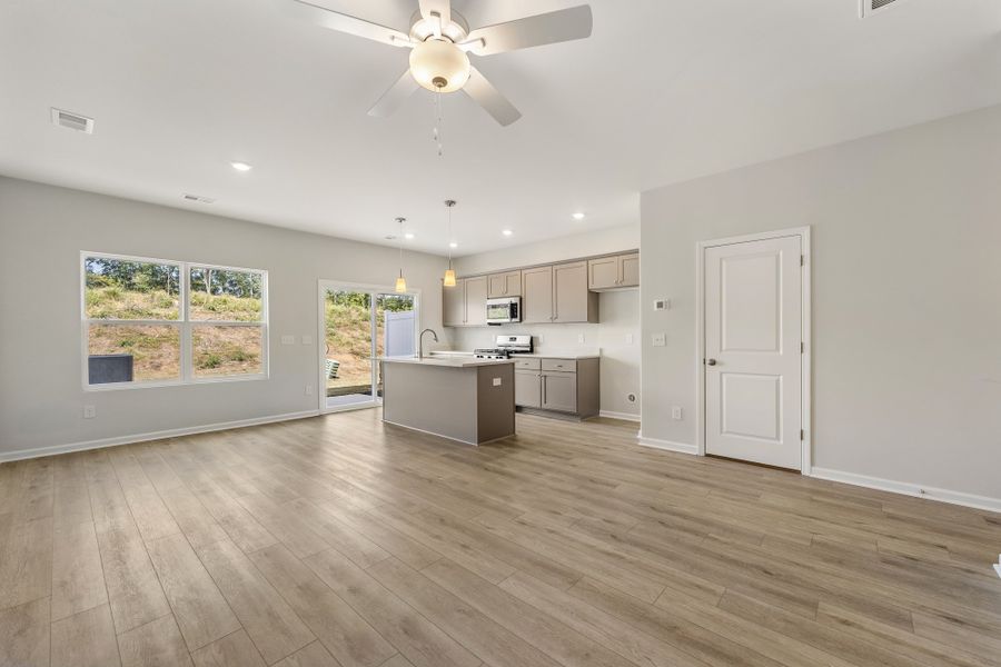 Spacious, unfurnished interior of a new home in Edwards Station, Taylors (Image 14).