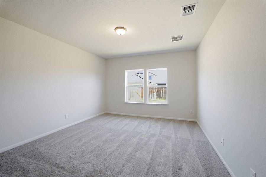 Spacious, unfurnished interior of a new home in Laurel Vistas, San Antonio (Image 48).