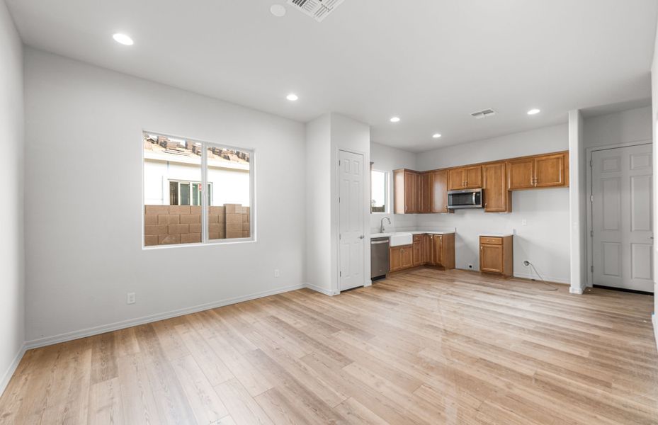 Spacious, unfurnished interior of a new home in Artisan at Asante, Surprise (Image 21).