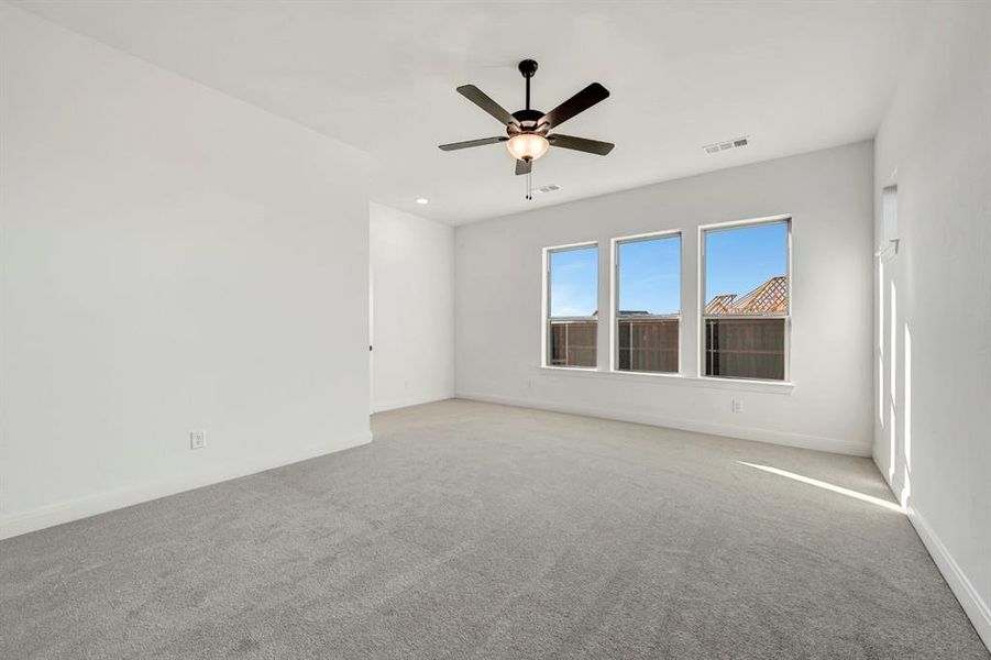 Spacious, unfurnished interior of a new home in Myrtle Creek, Waxahachie (Image 23). Spacious, unfurnished interior of a new home in Myrtle Creek, Waxahachie (Image 23).