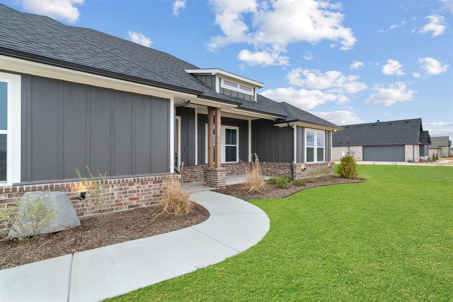 Exterior details and patio area of a home in , Decatur (Image 4).