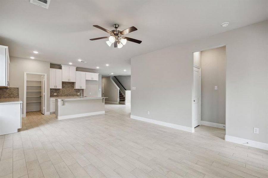 Spacious, unfurnished interior of a new home in Venetian, Weston (Image 11).