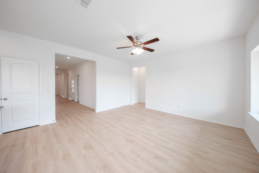 Spacious, unfurnished interior of a new home in Whitewing Trails, Princeton (Image 17).