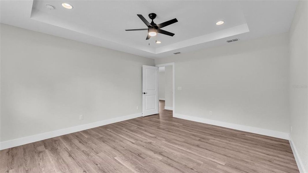 Spacious, unfurnished interior of a new home in , Sebring (Image 37).