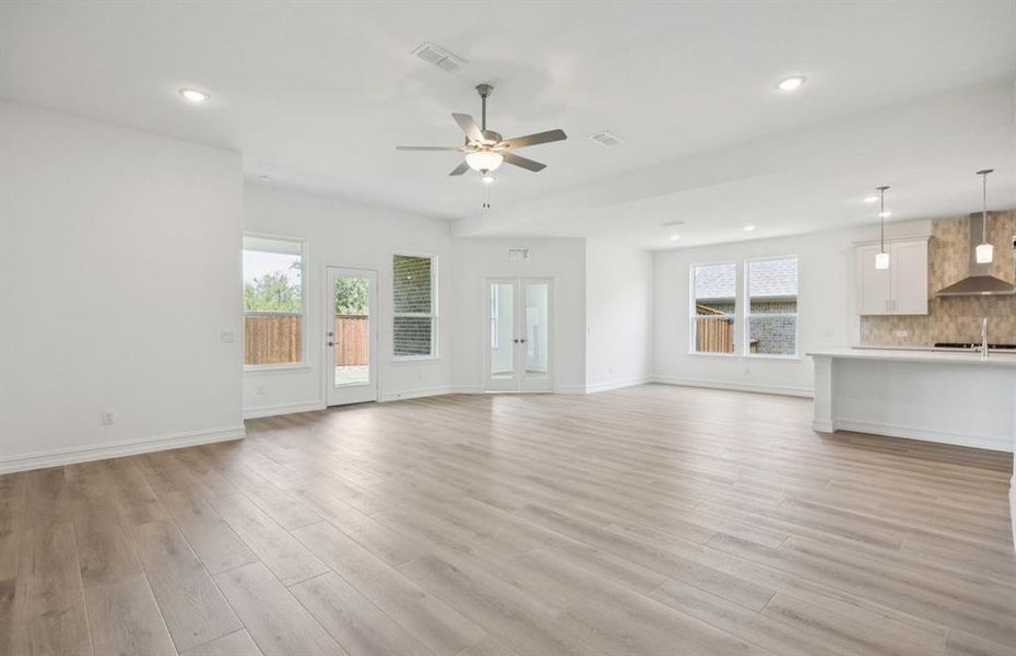 Open concept throughout main living areas Open concept throughout main living areas