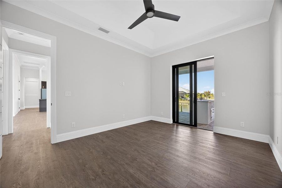Spacious, unfurnished interior of a new home in , Port Charlotte (Image 16).