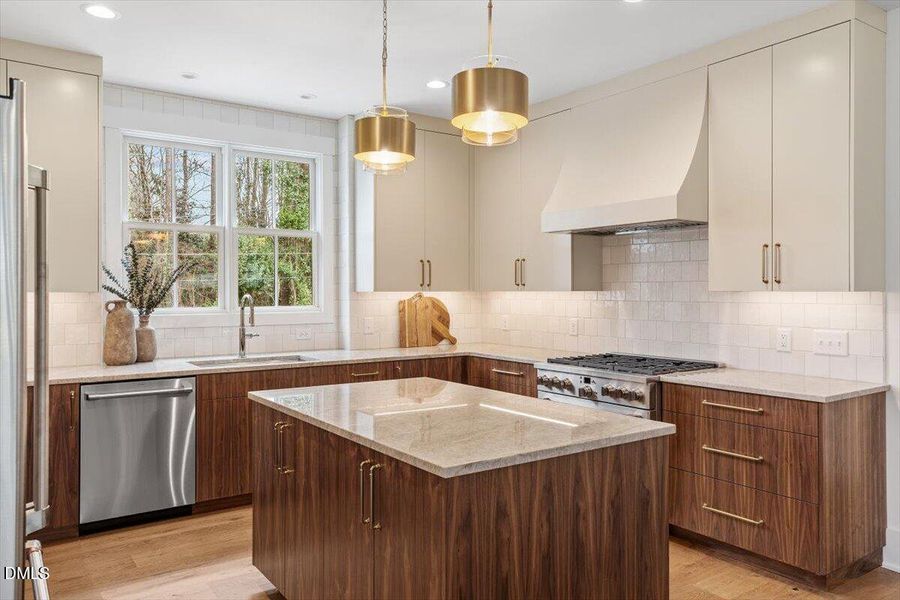 18-2305 Sprunt Ave [2811143]_18