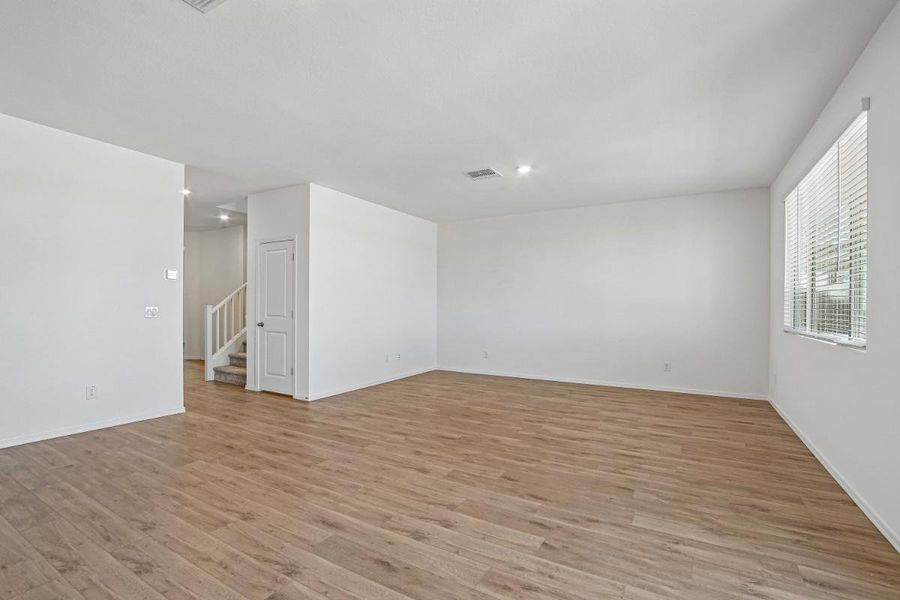 Spacious, unfurnished interior of a new home in Bella Camino Traditions, San Tan Valley (Image 10).