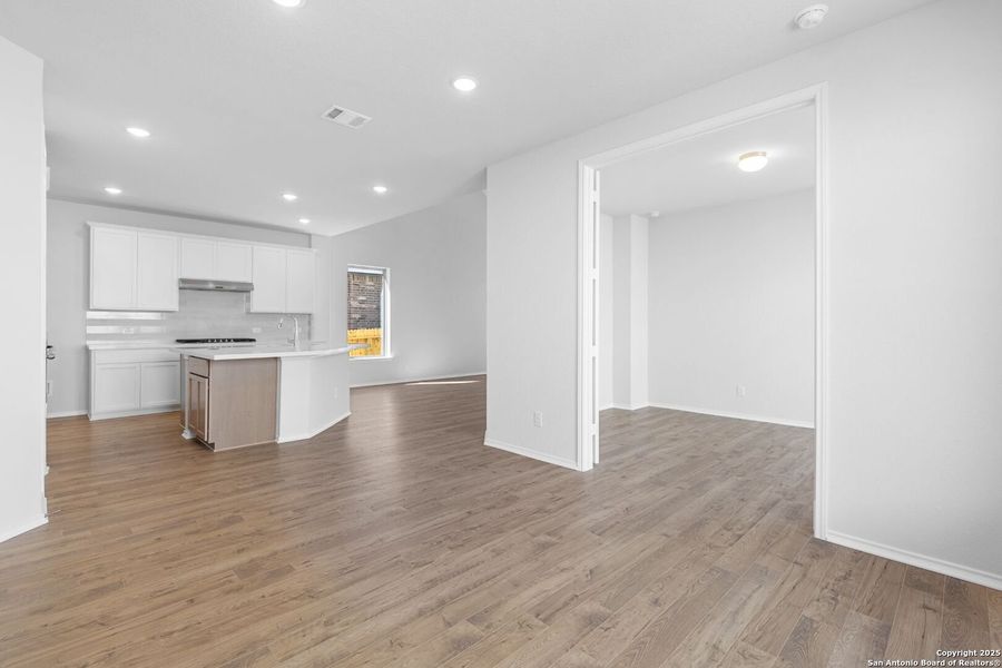 Spacious, unfurnished interior of a new home in Ladera, San Antonio (Image 19). Spacious, unfurnished interior of a new home in Ladera, San Antonio (Image 19).