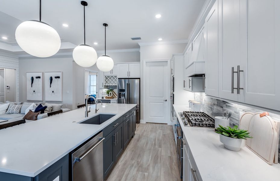 Kitchen with large island, perfect for entertainin