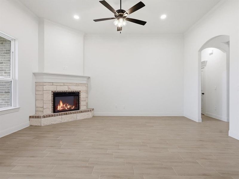 Spacious, unfurnished interior of a new home in , Tolar (Image 33).