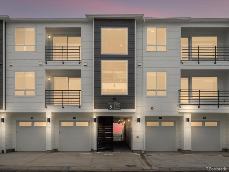 Condo located in Denver, CO showcasing its design and architecture (Image 3).